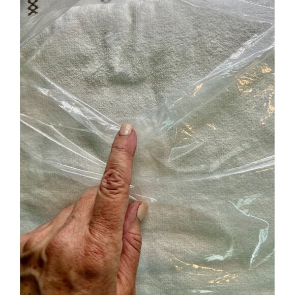 Vintage Luxury FORTIS Logo Legacy Insurance Group Bath Towel SEALED - Picture 3 of 3